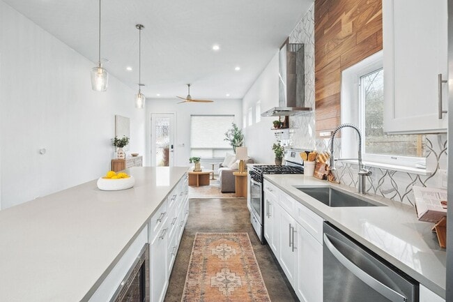 Building Photo - 1218 Eleanor St