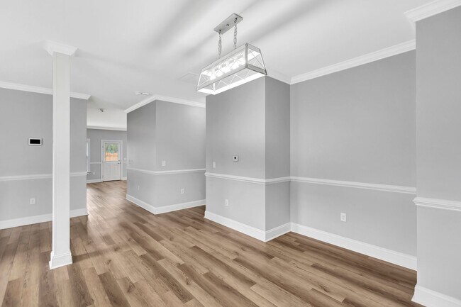 Building Photo - Spacious 4-Bedroom Charleston Home Loaded ...