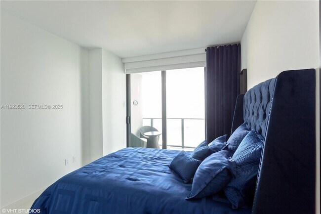 Building Photo - 501 NE 31st St