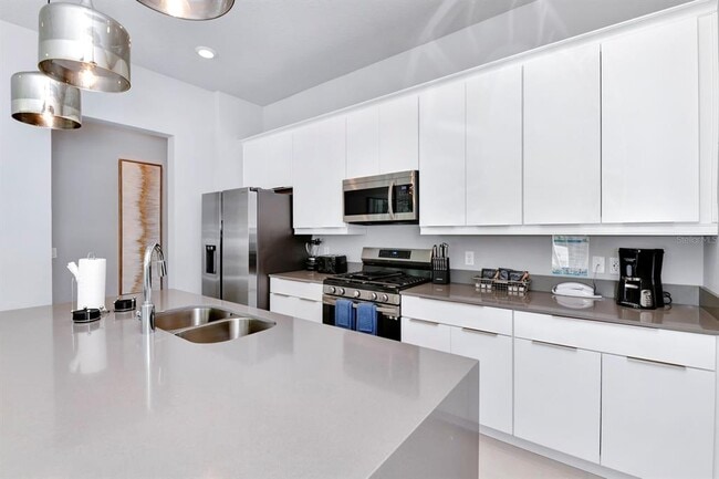 Building Photo - 7770 Sandy Ridge Dr