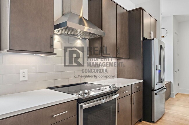 Building Photo - 1242 2nd Ave S