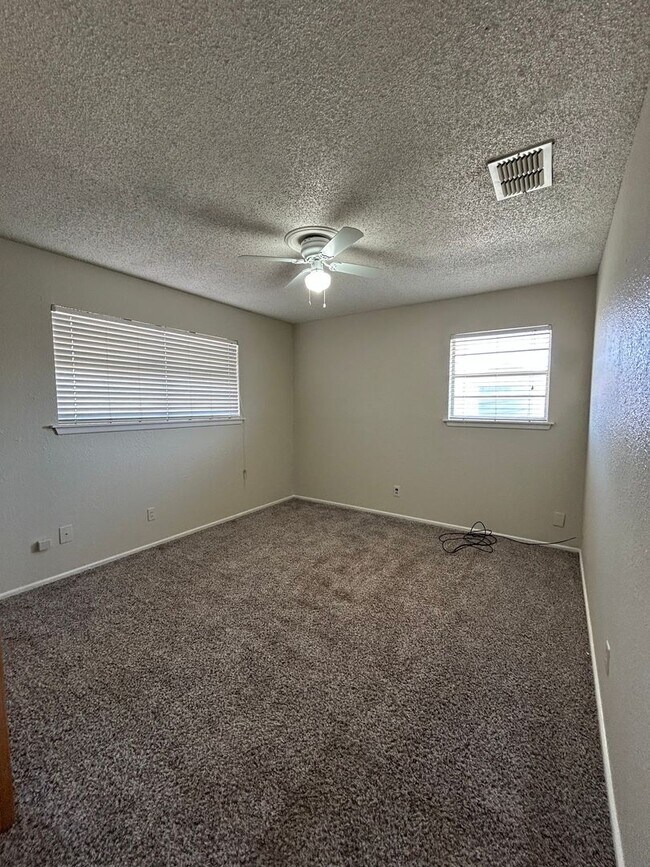 Building Photo - Beautiful Home on a Corner Lot