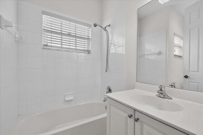 Building Photo - 556 Tomahawk Ct