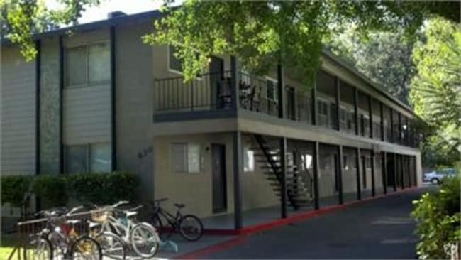 Building Photo - 630 W 4th St