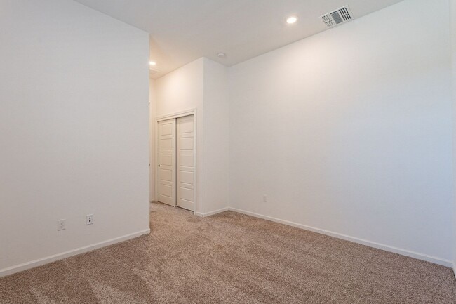 Building Photo - 12442 N Appling Ave