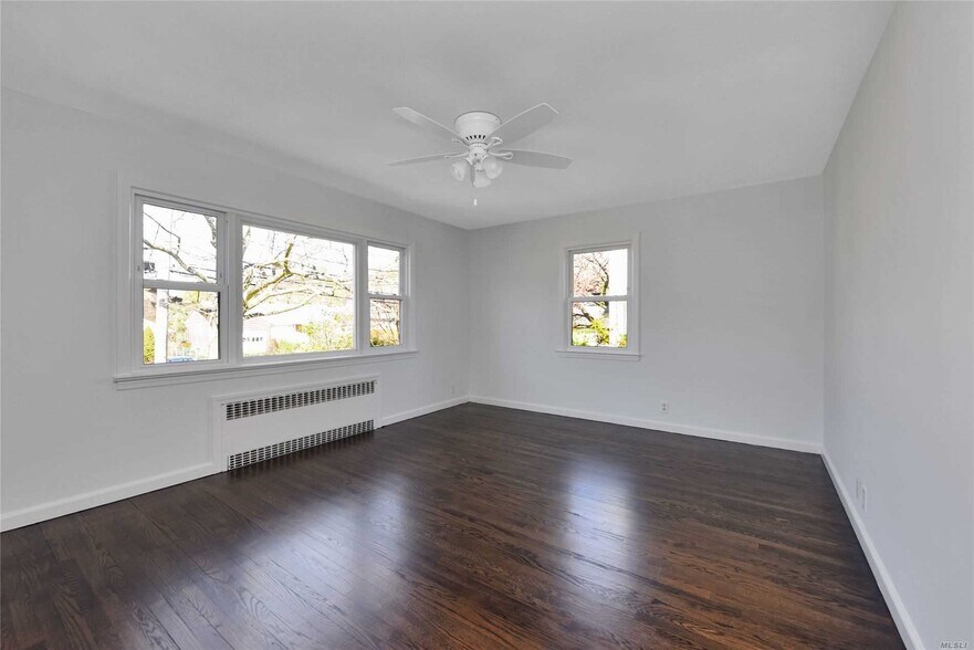 Living Room - 6 Dunes Ln