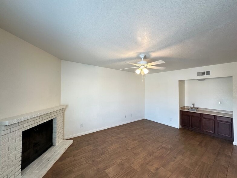 Building Photo - 6241 Bellota Dr