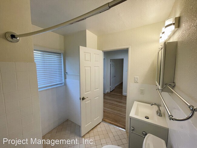 Building Photo - 1 br, 1 bath Apartment - 2951 Calderwood L...