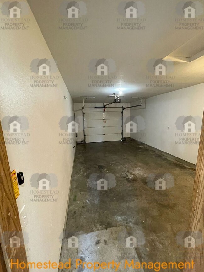 Building Photo - 545