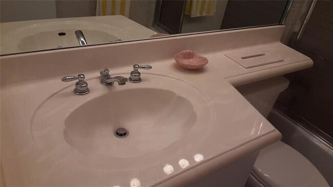 Building Photo - 1950 S Ocean Dr