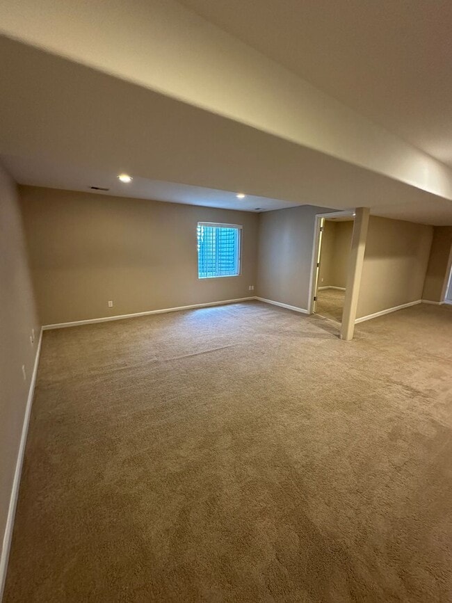 Building Photo - 4 BEDROOM, 3 BATHROOM SINGLE FAMILY HOME WITH OFFICE/BONUS ROOM & 2 CAR ATTACHED GARAGE
