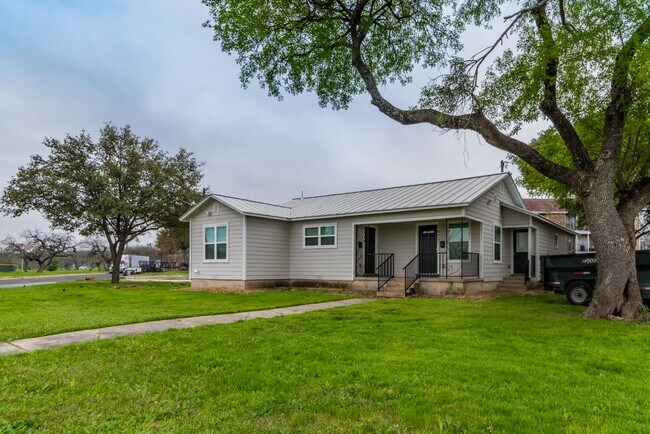 Building Photo - RENOVATED OLMOS PARK TERRACE DUPLEX