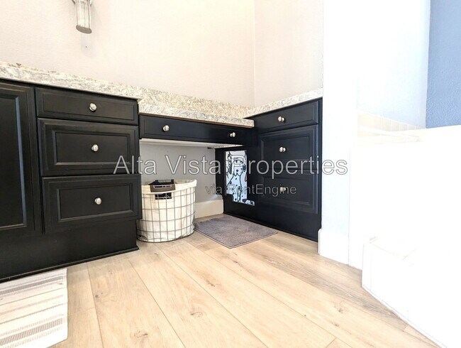 Building Photo - 9129 White Alder Ct