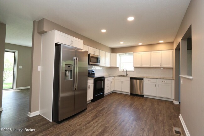 Building Photo - 6810 Village Green Blvd