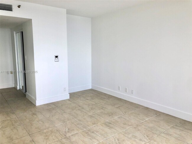 Building Photo - 1000 W Island Blvd