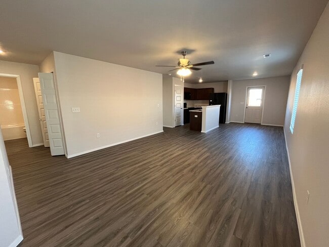 Building Photo - *Pre-leasing* NEWER Three Bedroom | Two Ba...