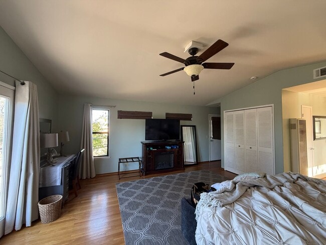 Building Photo - Stunning Fully Furnished 3 Bed-3 Bath Home with Den - Over 2300 Sq Ft.