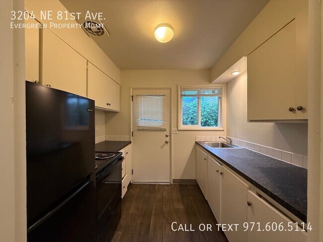 Building Photo - 3204 NE 81st Ave