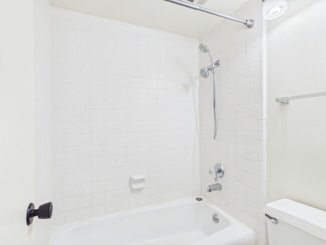 Building Photo - 1 bedroom Ocean Forest condo for rent