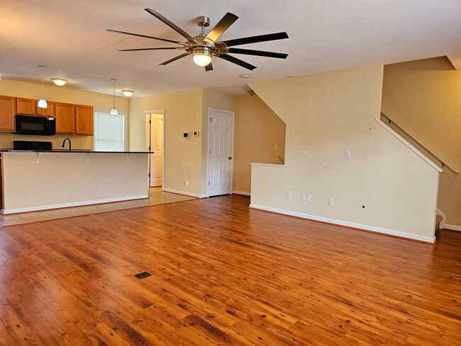 Building Photo - 135 S Comanche Cluster