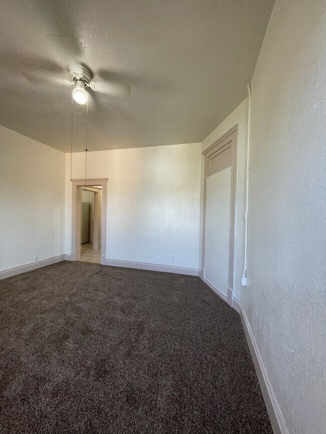 Building Photo - 207 Midway Ave