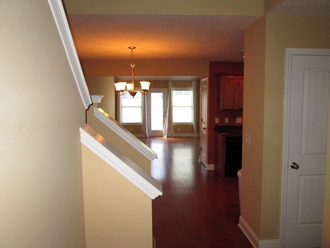 Building Photo - Convenient and cozy Puckett Downs Townhome