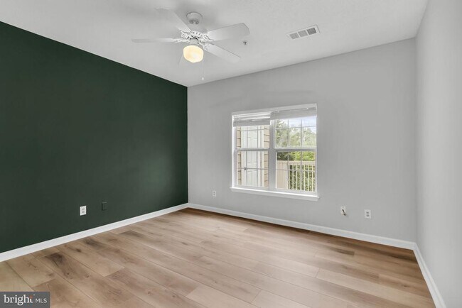 Building Photo - 1701 Lake Shore Crest Dr