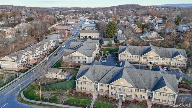 Building Photo - 105 Canter Ct