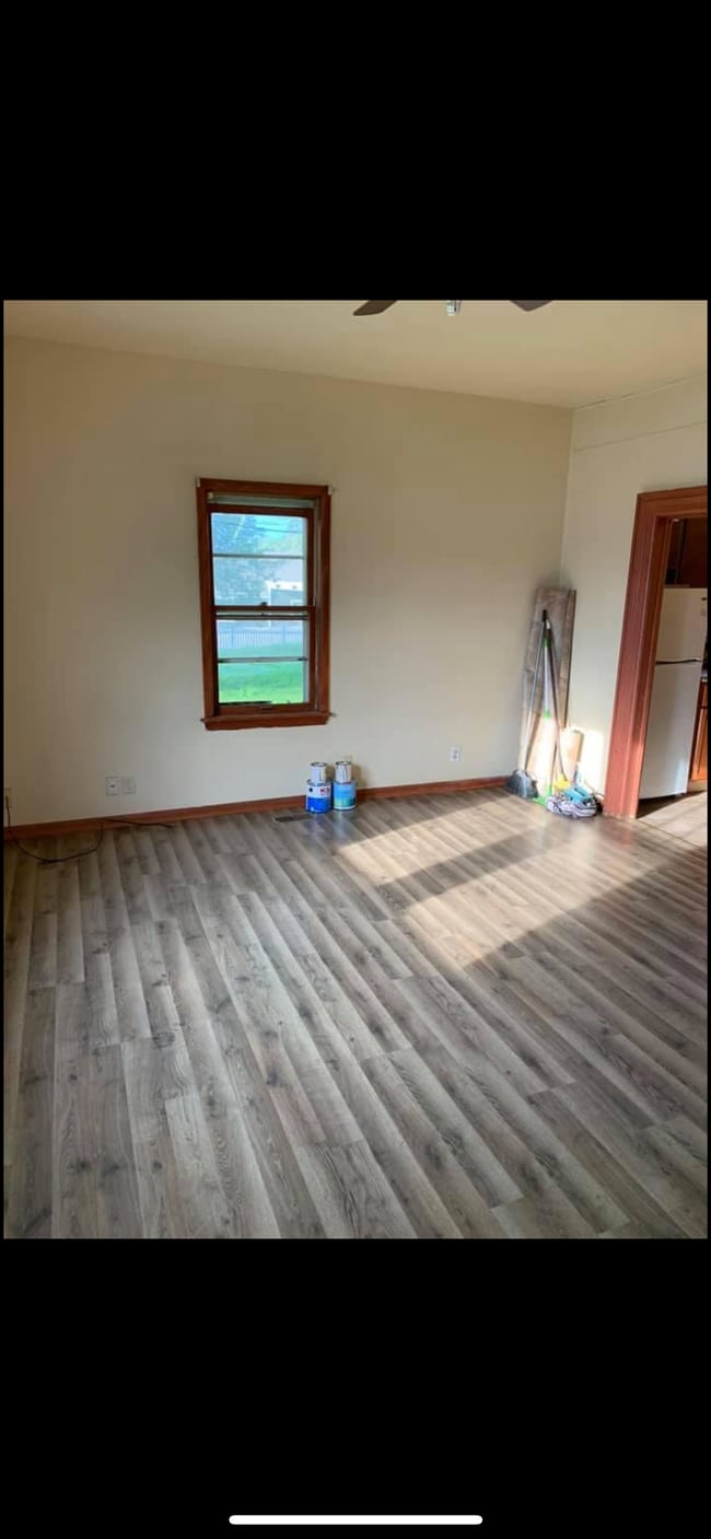 Building Photo - 208 Maple St