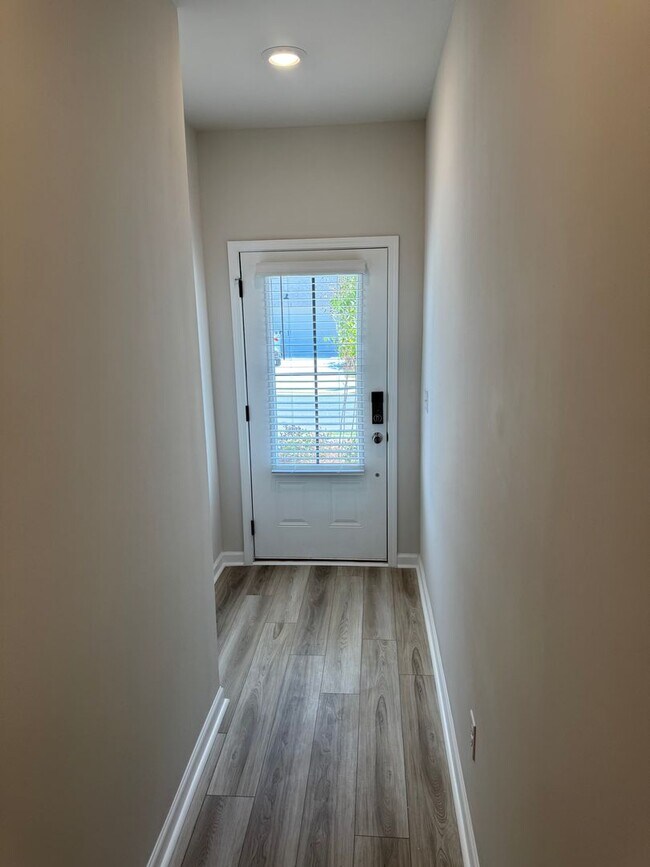 Building Photo - Beautiful 3 Bedroom 3.5 Bath Townhome in Lawrenceville.