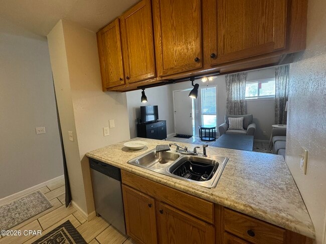 Building Photo - 6903 N Lagoon Dr