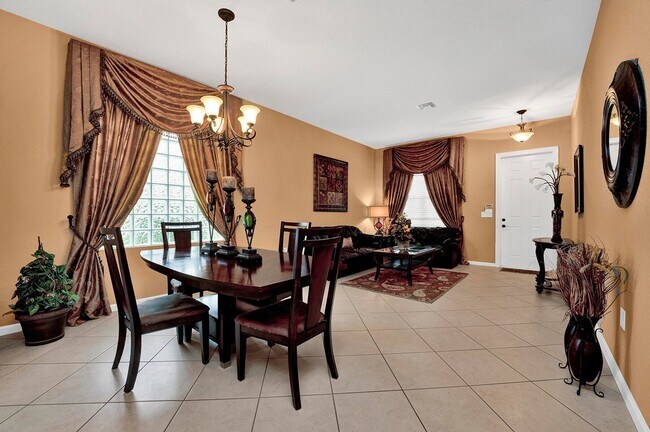 Building Photo - 7632 Corkwood Ave