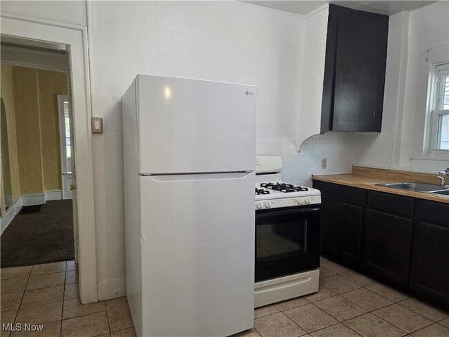 Building Photo - 846 Hunter St NW