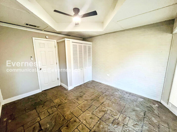 Building Photo - 3010 Center St