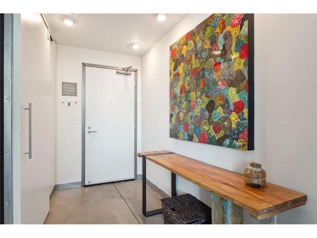 Building Photo - 700 N Washington Ave