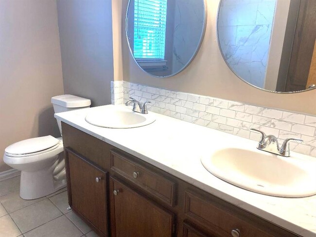 Building Photo - 19 N White Heron Dr