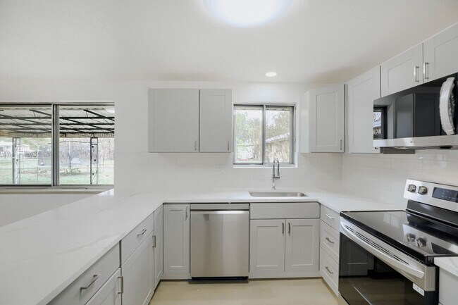 Building Photo - 375 Depew St