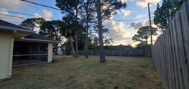 Building Photo - Experience the perfect blend of comfort and style in this charming 3-bedroom, 2-bathroom corner l...