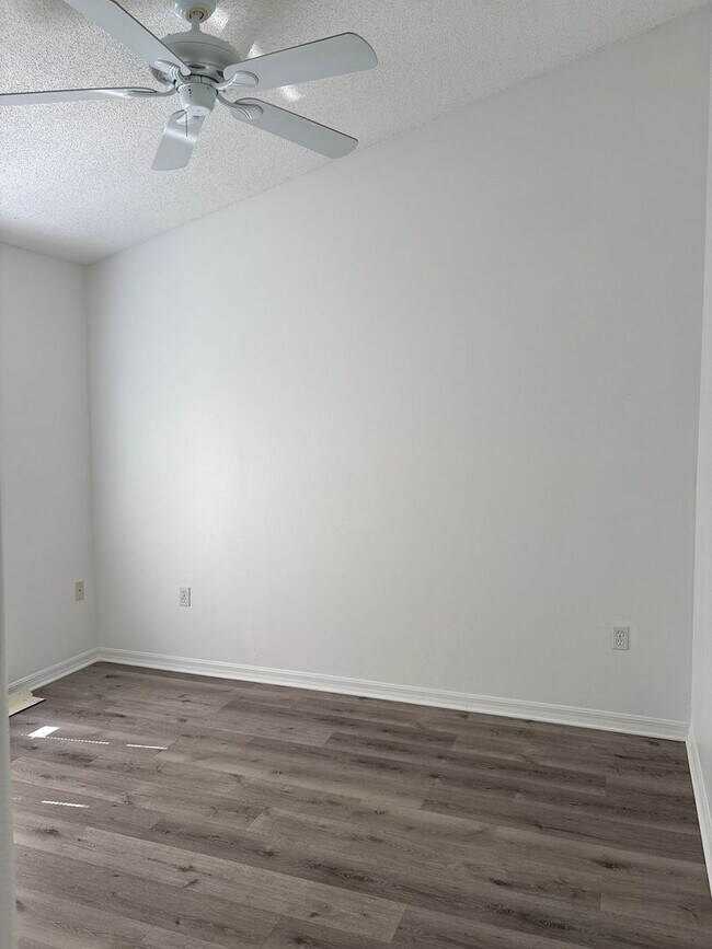 Building Photo - Spacious 4-Bedroom Pool Home in Indian Creek – Kissimmee, FL