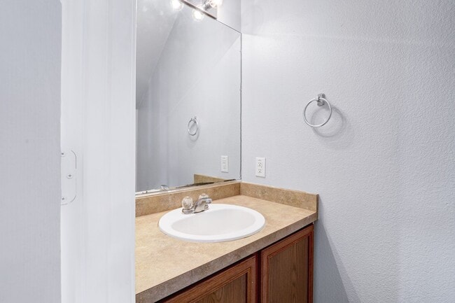 Building Photo - 10302 Lateleaf Oak