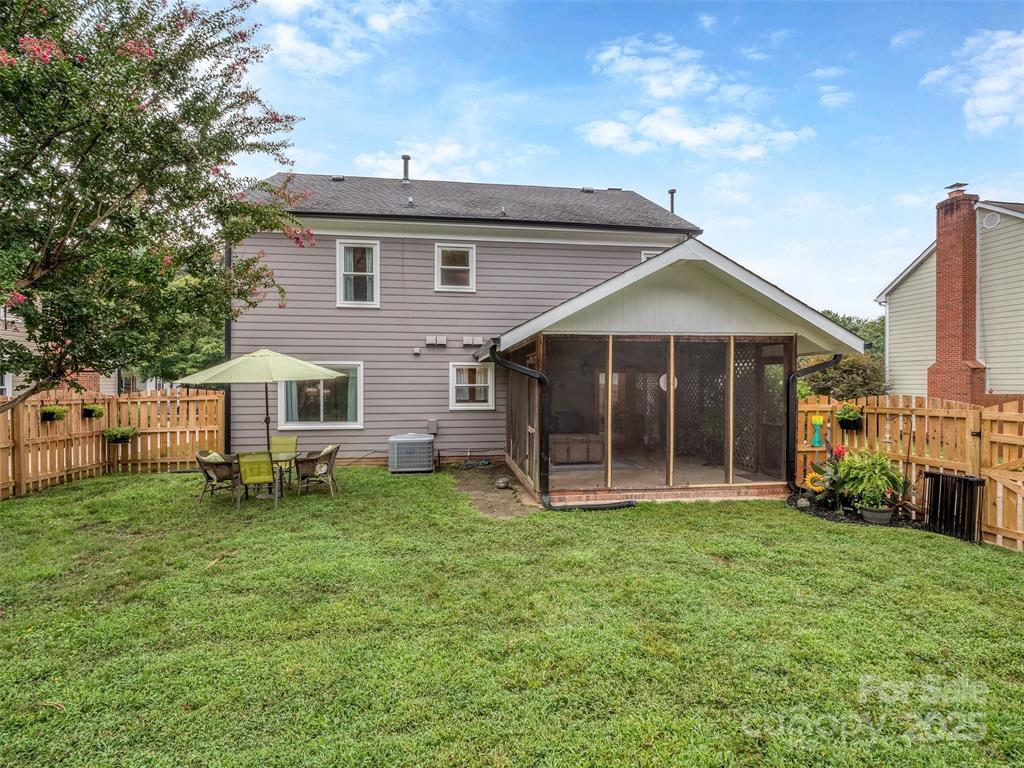 Building Photo - 8715 Parkchester Dr