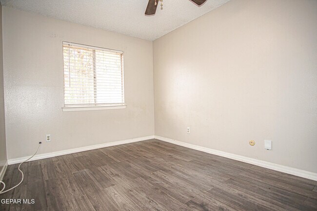 Building Photo - 8548 Arboleda Dr