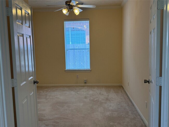 Building Photo - 10727 Gilford Crest Dr