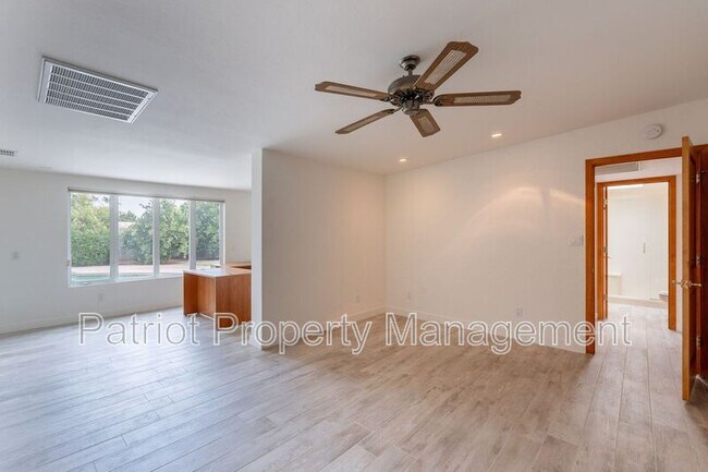 Building Photo - 7024 E Orange Blossom Ln