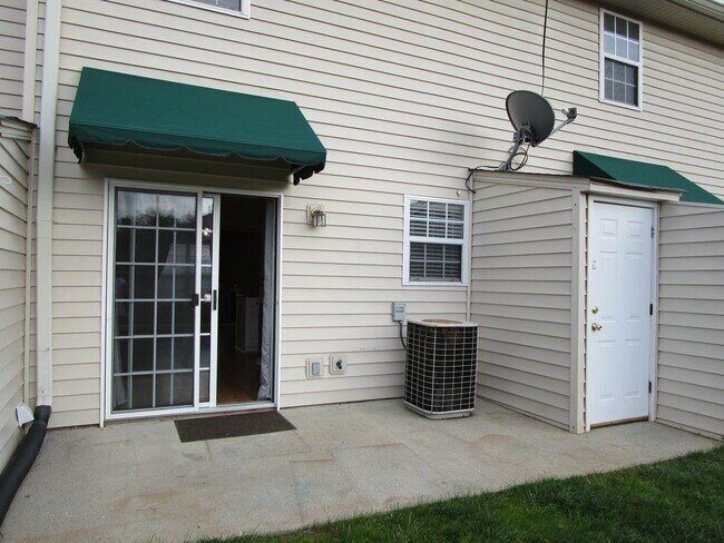 Building Photo - 2828 Florence Dr