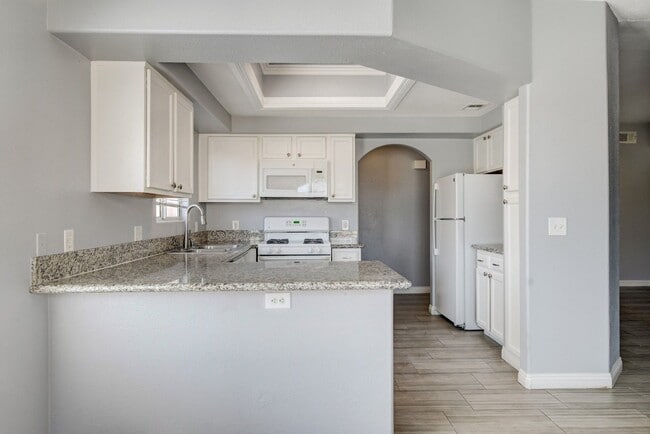 Building Photo - Stunning Upstairs Condo in Gated Indian Wells Community!