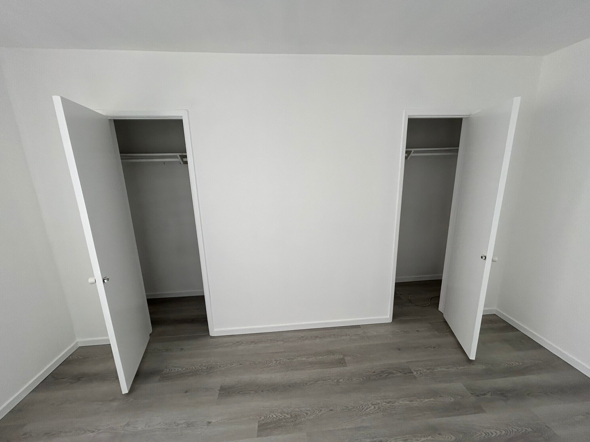 Building Photo - 1010 N Stanley Ave