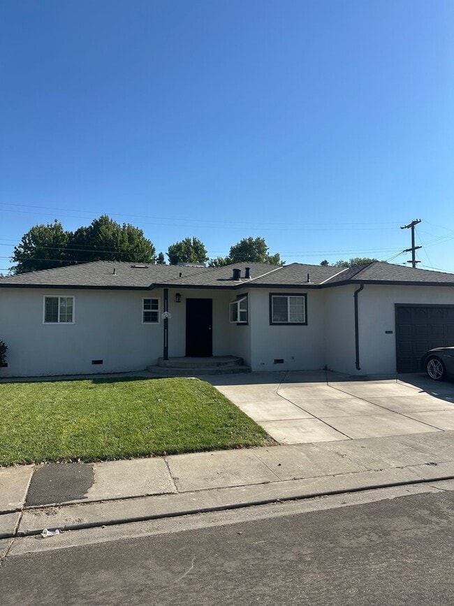 Building Photo - Affordable 3 bedroom!