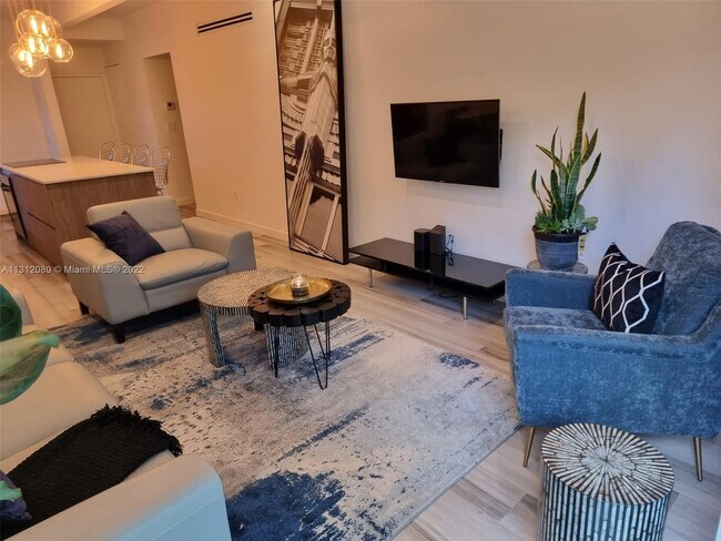 Building Photo - 12105 NE 11th Pl