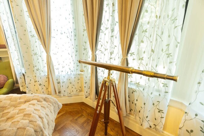 Building Photo - 1107 Broadway-SI ID1309749P